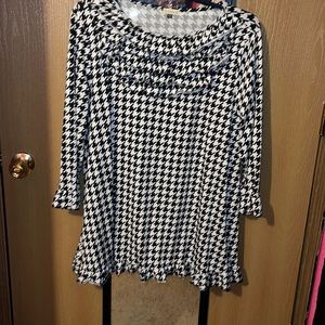 ‘Nuggles houndstooth blouse